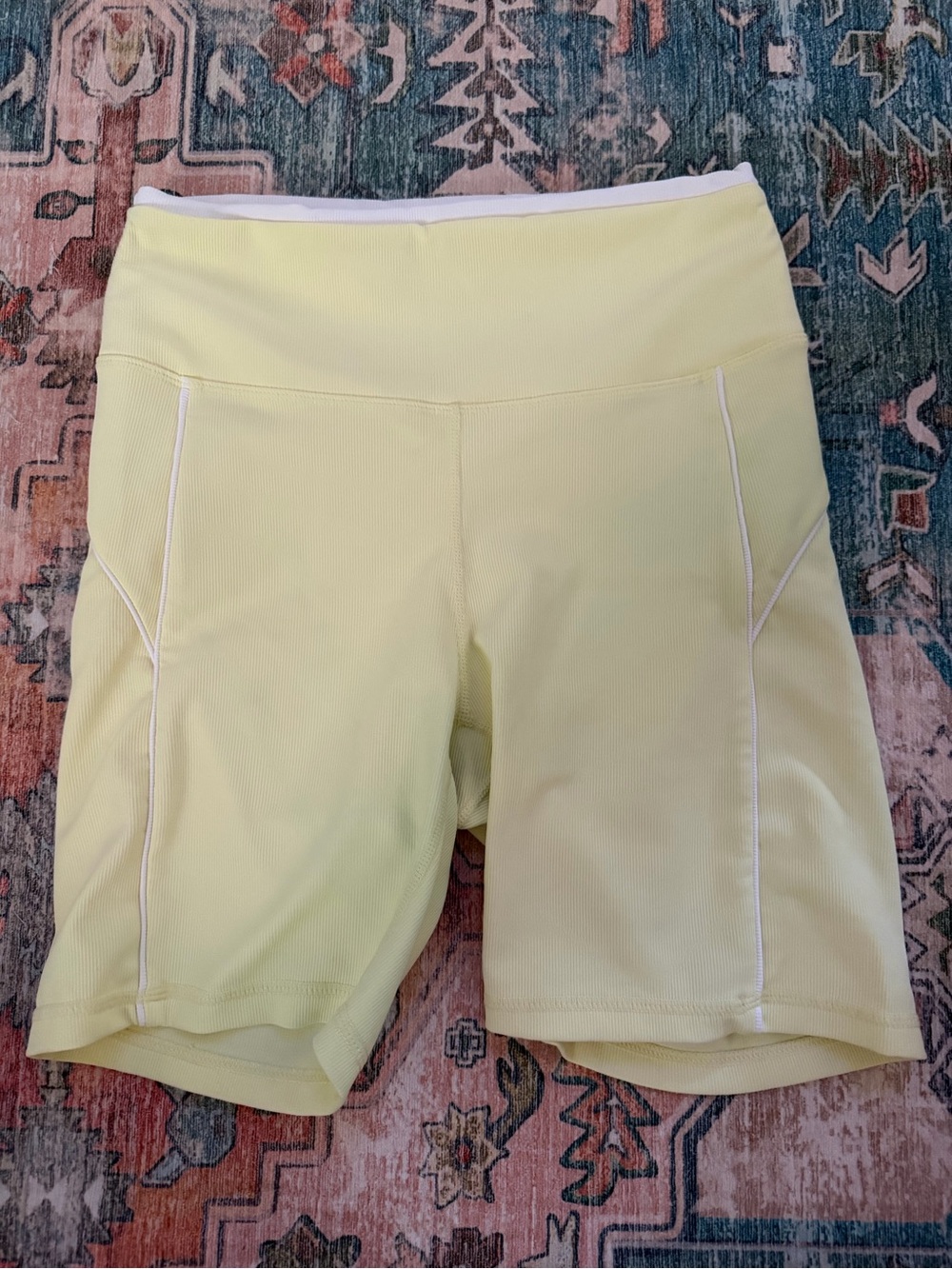 Wilo High-Rise Women's Bike Shorts in Pale Yellow